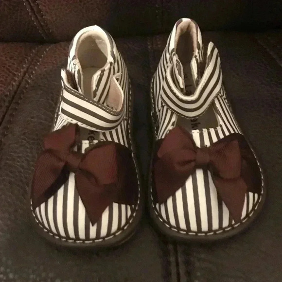 LITTLE GIRLS SZ 4 BROWN STRIPED SHOES - Picture 2 of 6